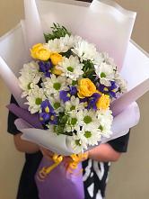Букет цветов из:  Ирисы, Хризантемы и Розы #REPLACE_PRED# Медыни