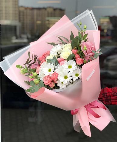 Букет цветов из: Розы, Лизиантусы и Хризантемы в Медыни