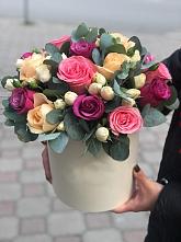 Цветочная композиция из Розы в шляпной коробке в Медыни
